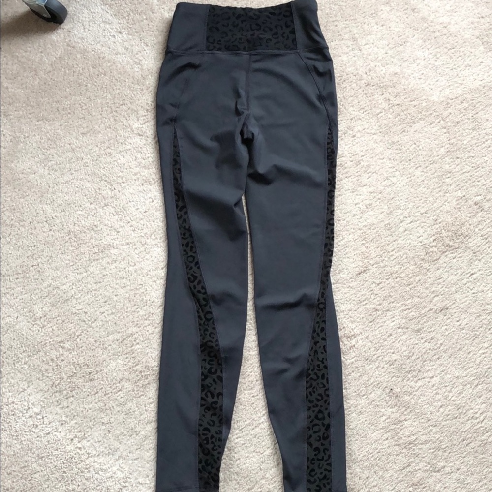 🌵NWOT Avia workout tights